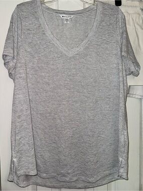Athleta Breezy XL NWOT Light Gray & White Striped V-Neck Tee